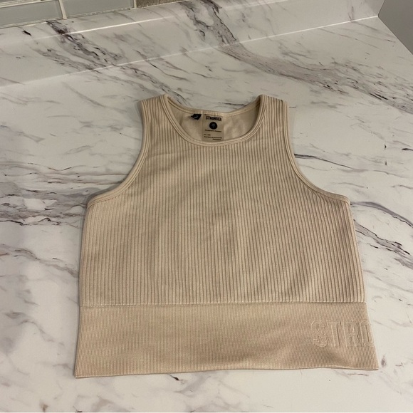 Stronger rib knit seamless crop top designed in Sweden athletic wear - Picture 7 of 7